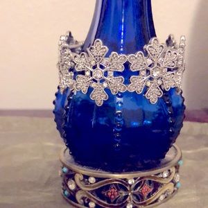 Snowflake bracelet: silver tone & crystals